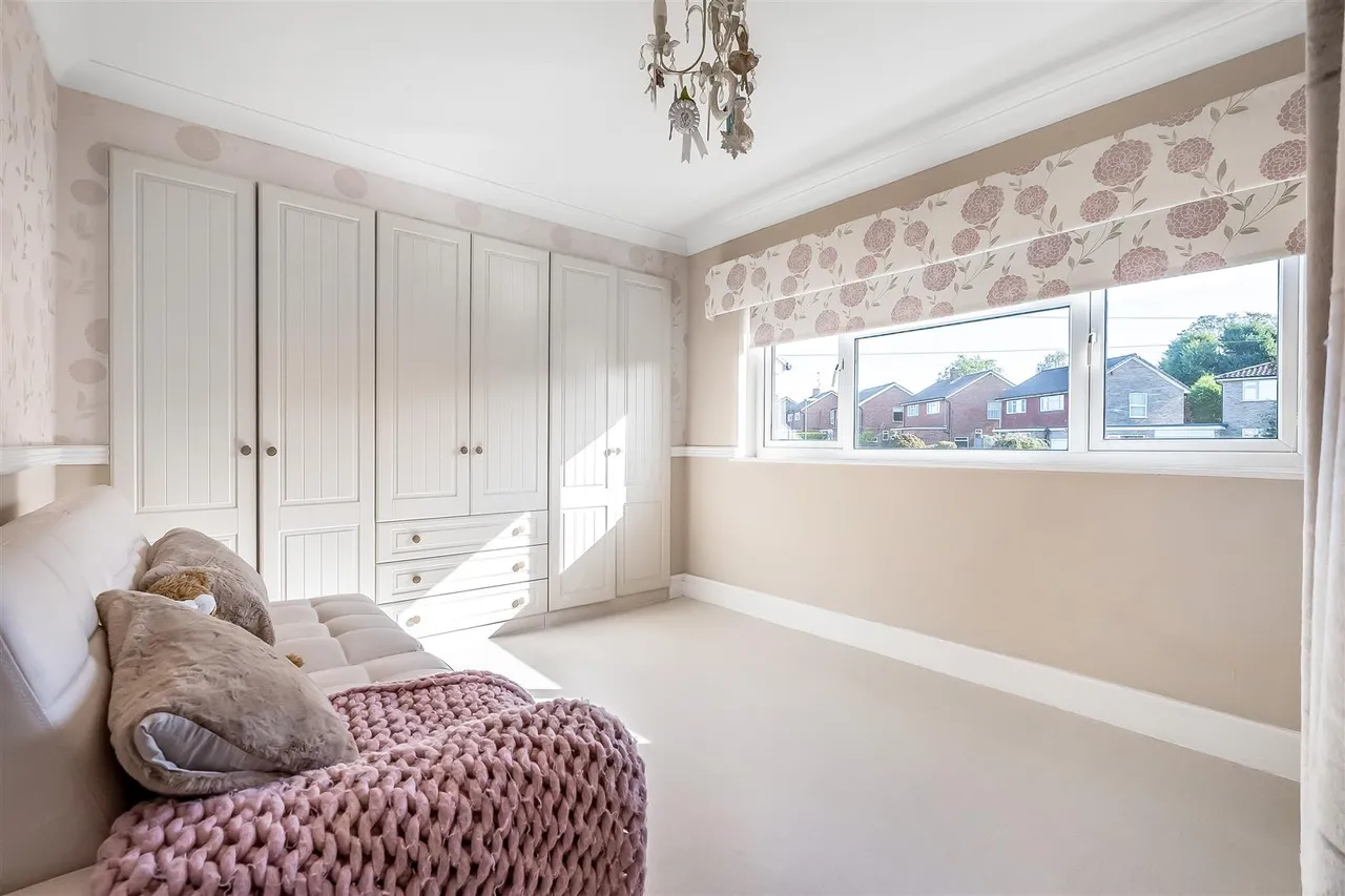 Forest Way, Ashtead, KT21, photo 17