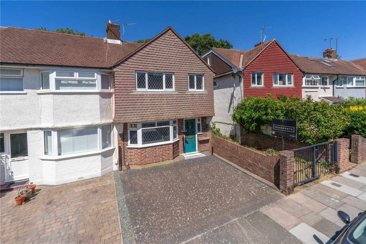 3 bed house for sale — Fulwell Park Avenue, Twickenham, TW2 5HD