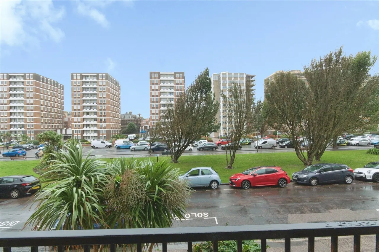 Grand Avenue, Hove, BN3, photo 11