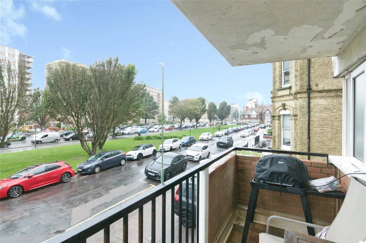 Grand Avenue, Hove, BN3, photo 10