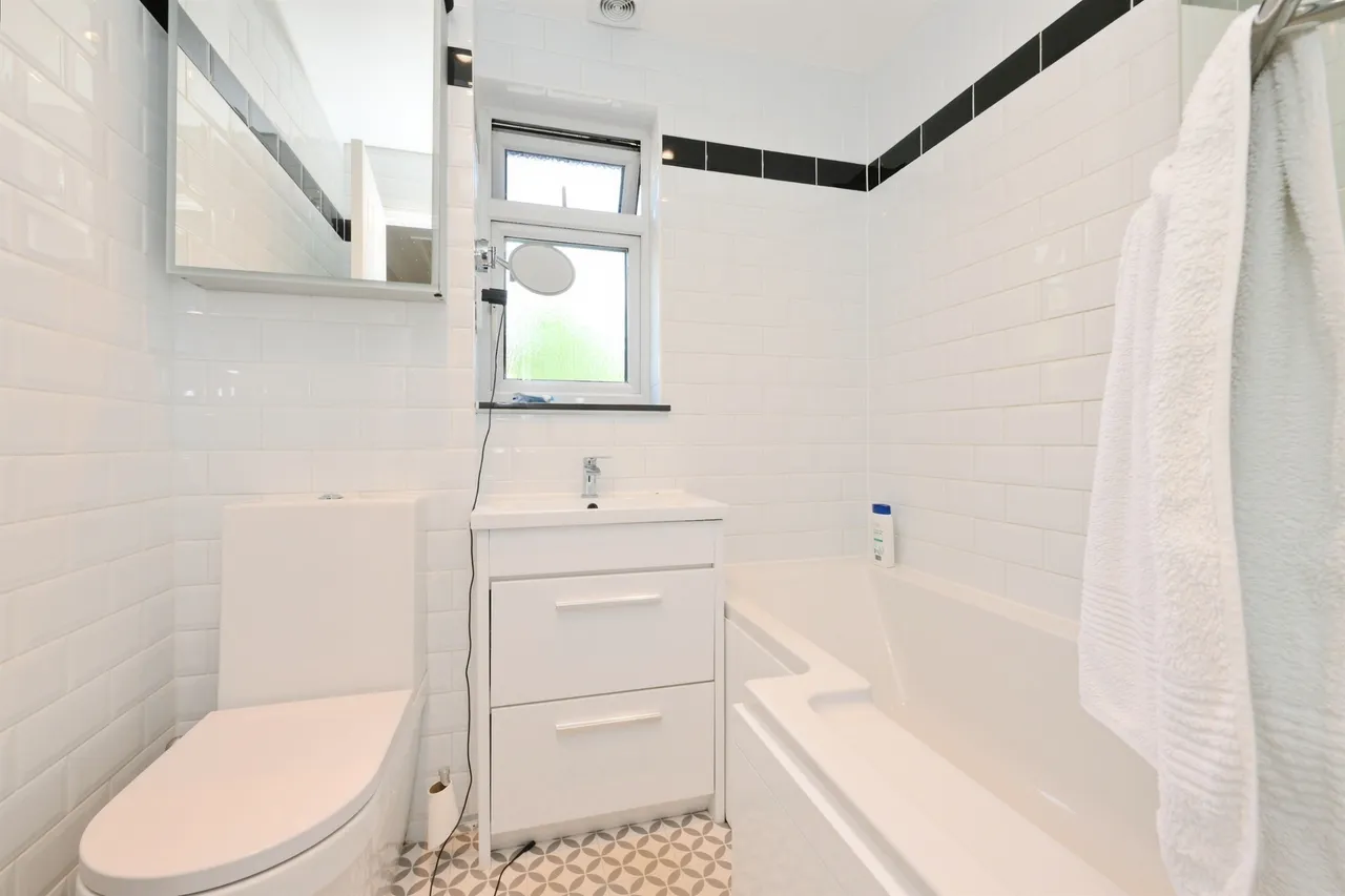 Parrotts Field, Hoddesdon, photo 12