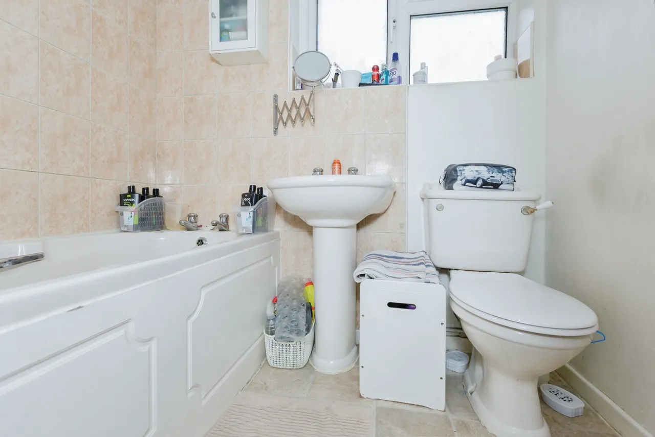 Grosvenor Close, Glen Parva, LE2, photo 12