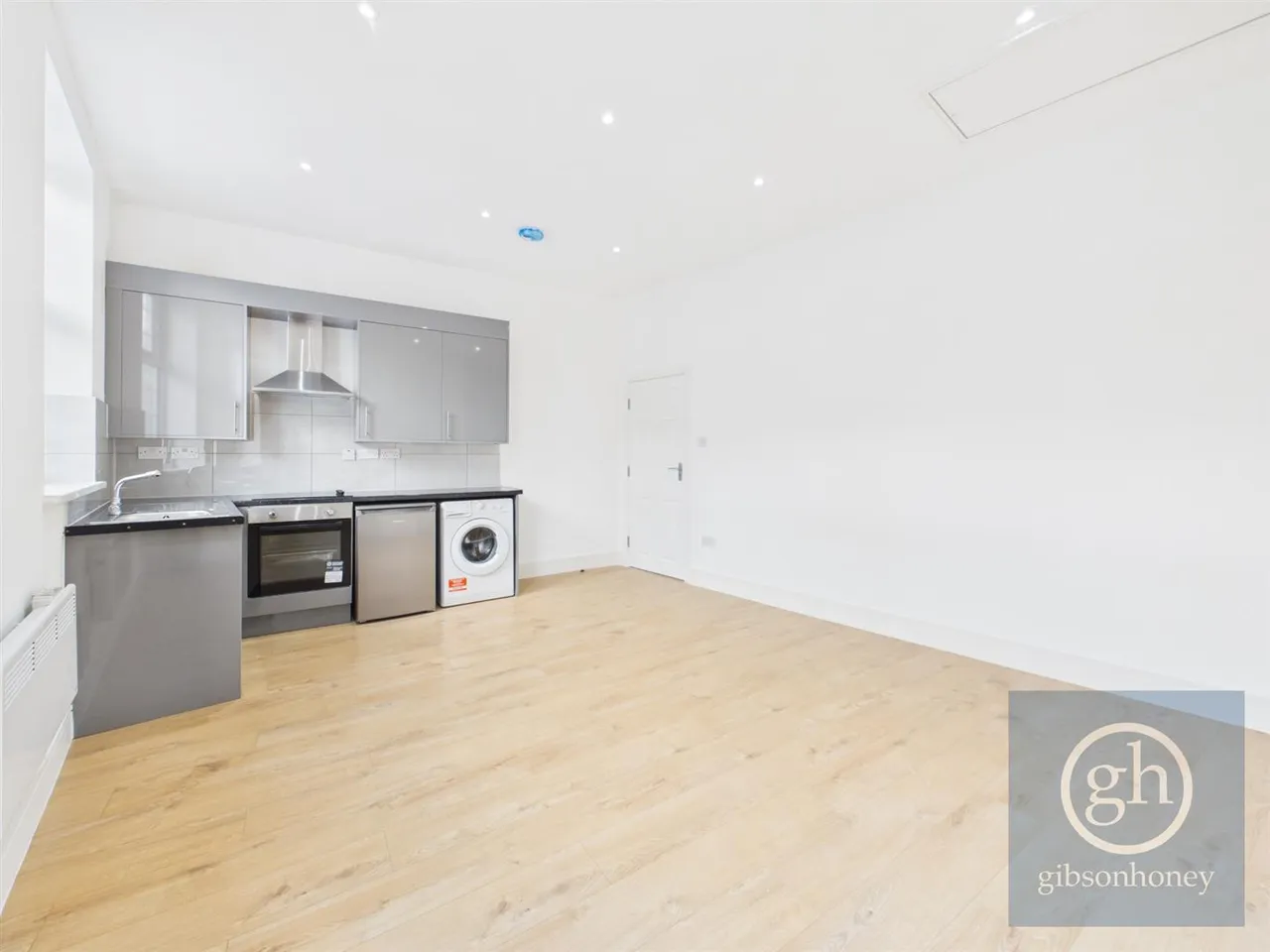 High Street, Ruislip, HA4, photo 3