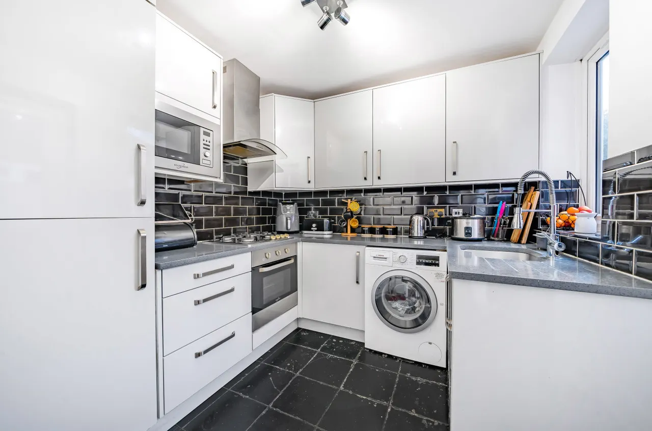 Alexandra Avenue, Camberley, GU15 3BG, photo 5