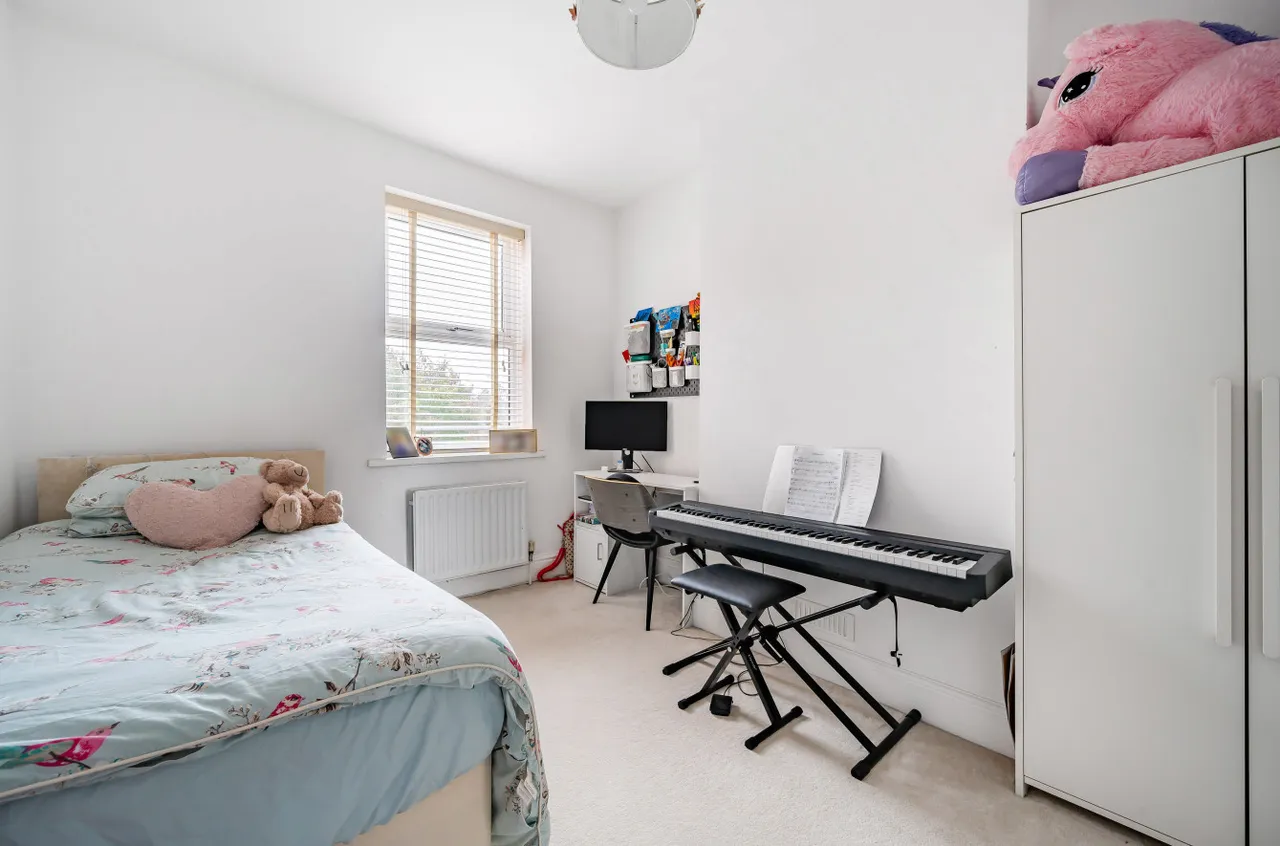 Alexandra Avenue, Camberley, GU15 3BG, photo 7