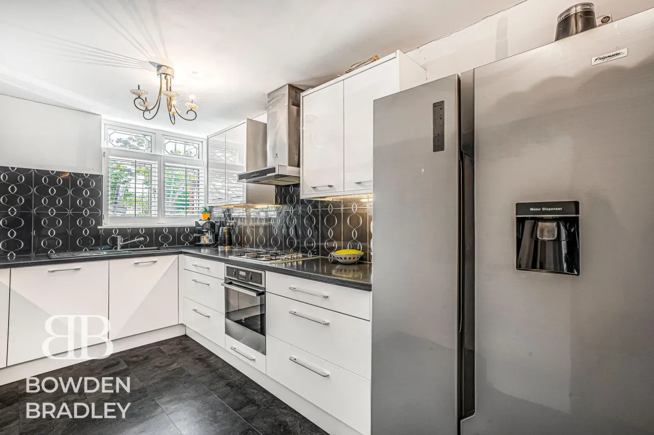 Foremark Close, Hainault, IG6, photo 3