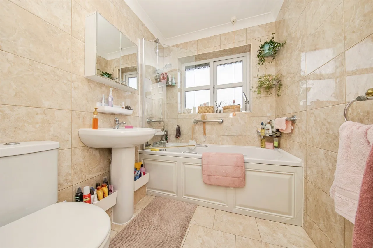 Spinnaker Close, Clacton-On-Sea, photo 10