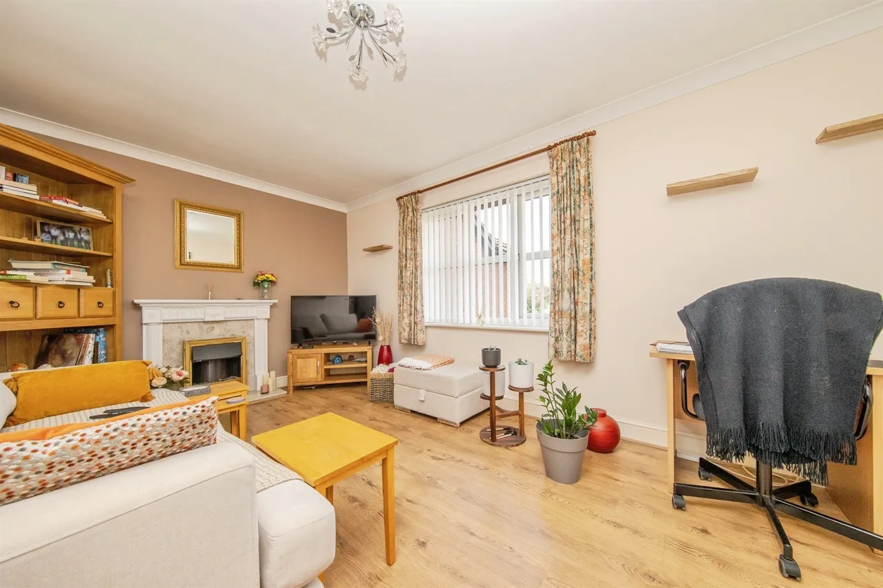 Spinnaker Close, Clacton-On-Sea, photo 5