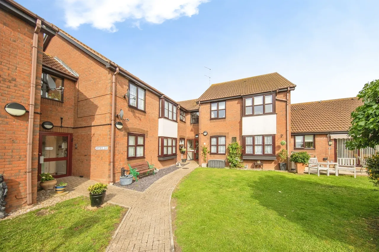 Spinnaker Close, Clacton-On-Sea, photo 11