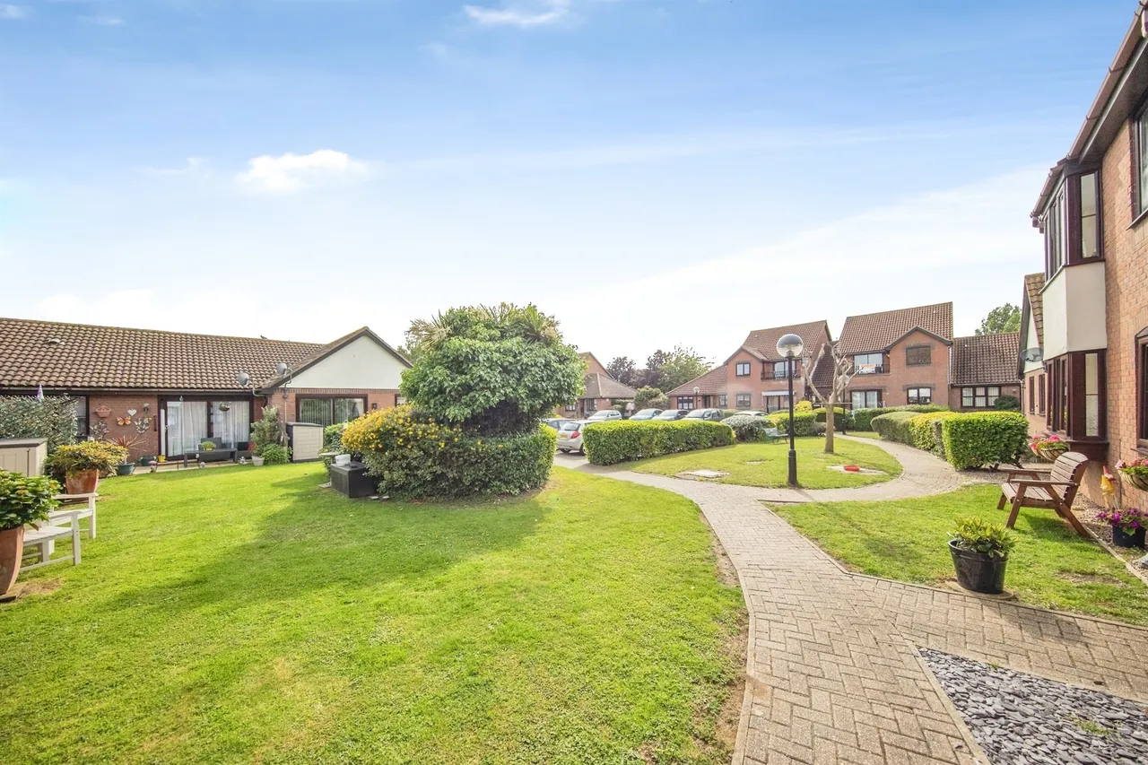 Spinnaker Close, Clacton-On-Sea, photo 2