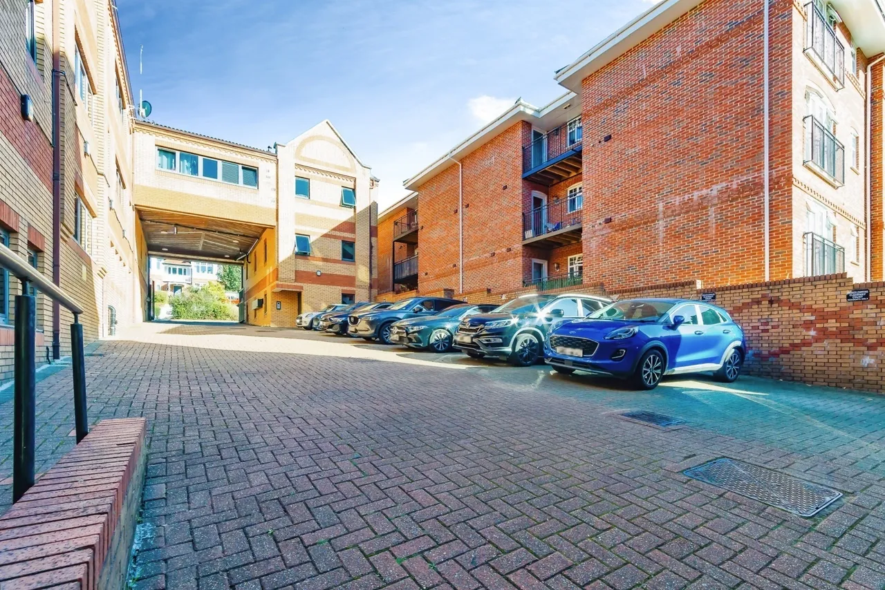 Croydon Road, Caterham, Surrey, CR3, photo 15