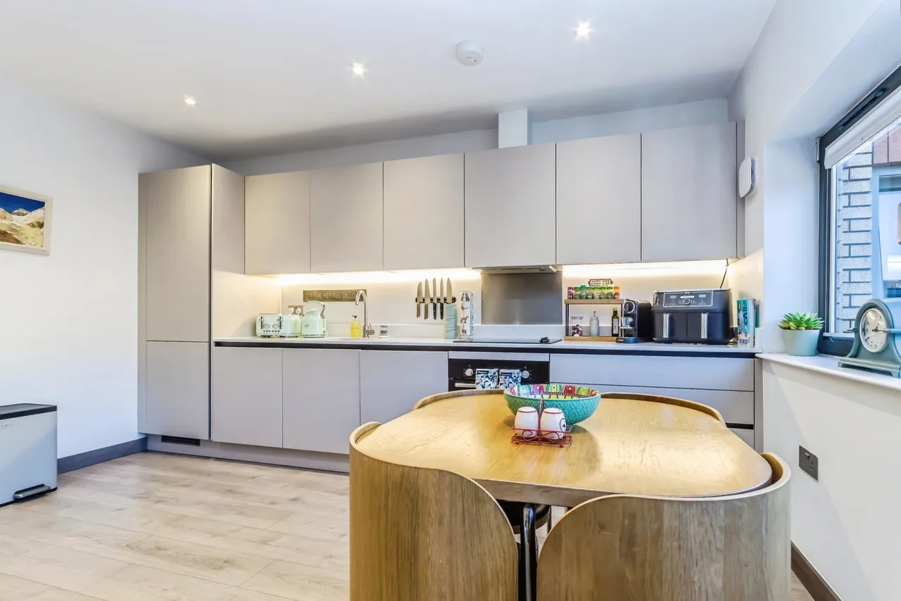 Croydon Road, Caterham, Surrey, CR3, photo 3