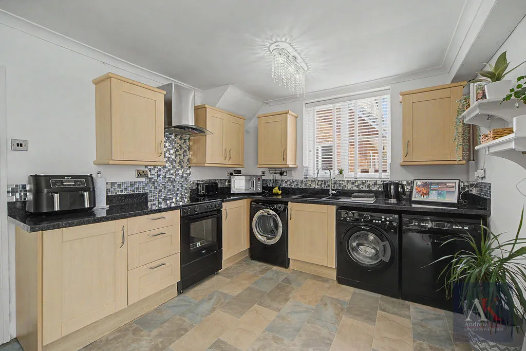 Fairfax Drive, Littleborough OL15 8RA, photo 8