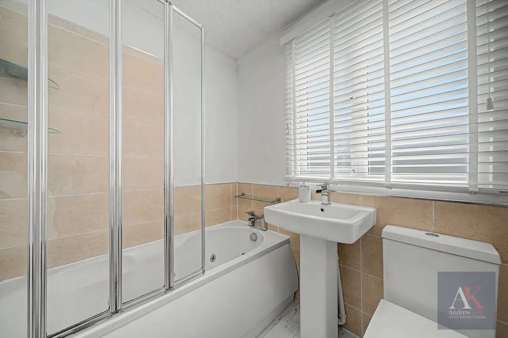 Fairfax Drive, Littleborough OL15 8RA, photo 24