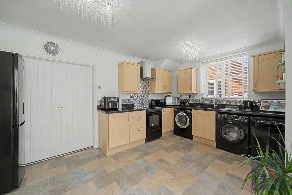 Fairfax Drive, Littleborough OL15 8RA, photo 3