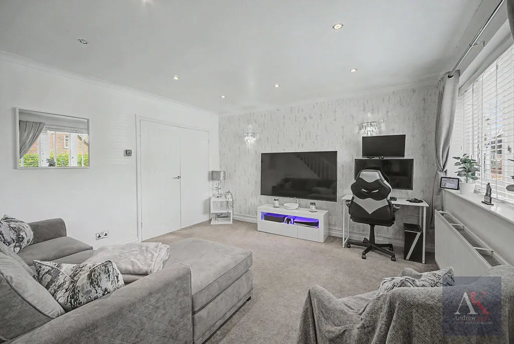 Fairfax Drive, Littleborough OL15 8RA, photo 6