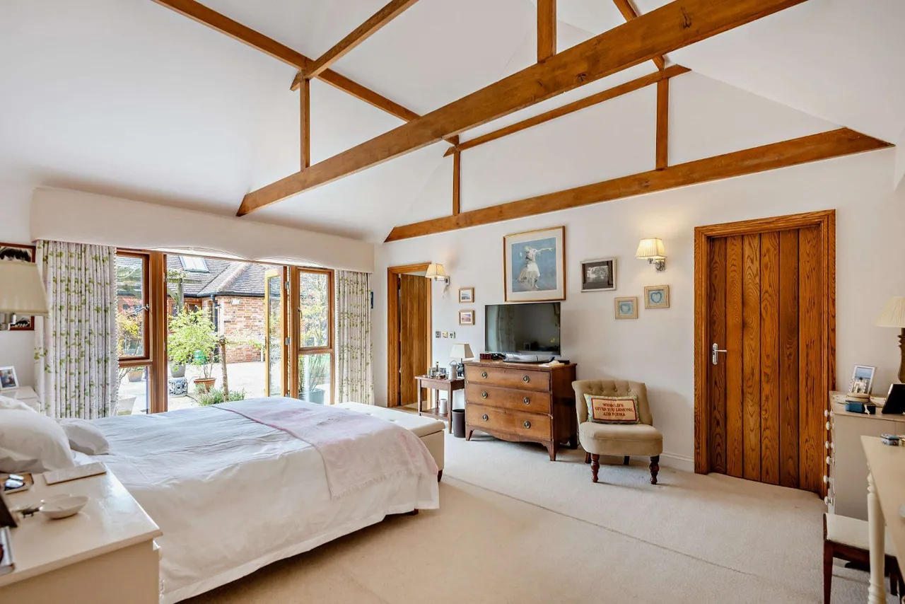 Picketts Hill, Sleaford, GU35 8TF, photo 9
