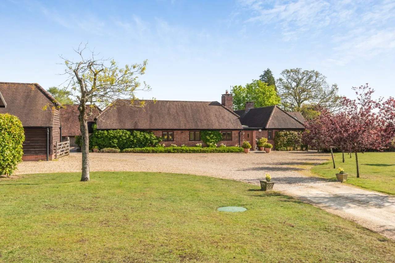 Picketts Hill, Sleaford, GU35 8TF, photo 12