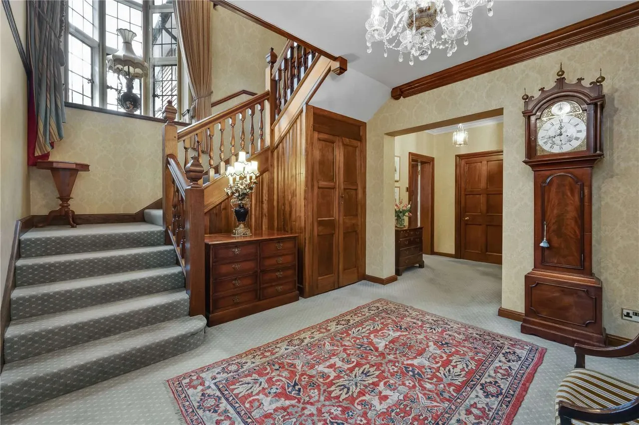 South Road, St George's Hill, Weybridge, Surrey, KT13 0NA, photo 3