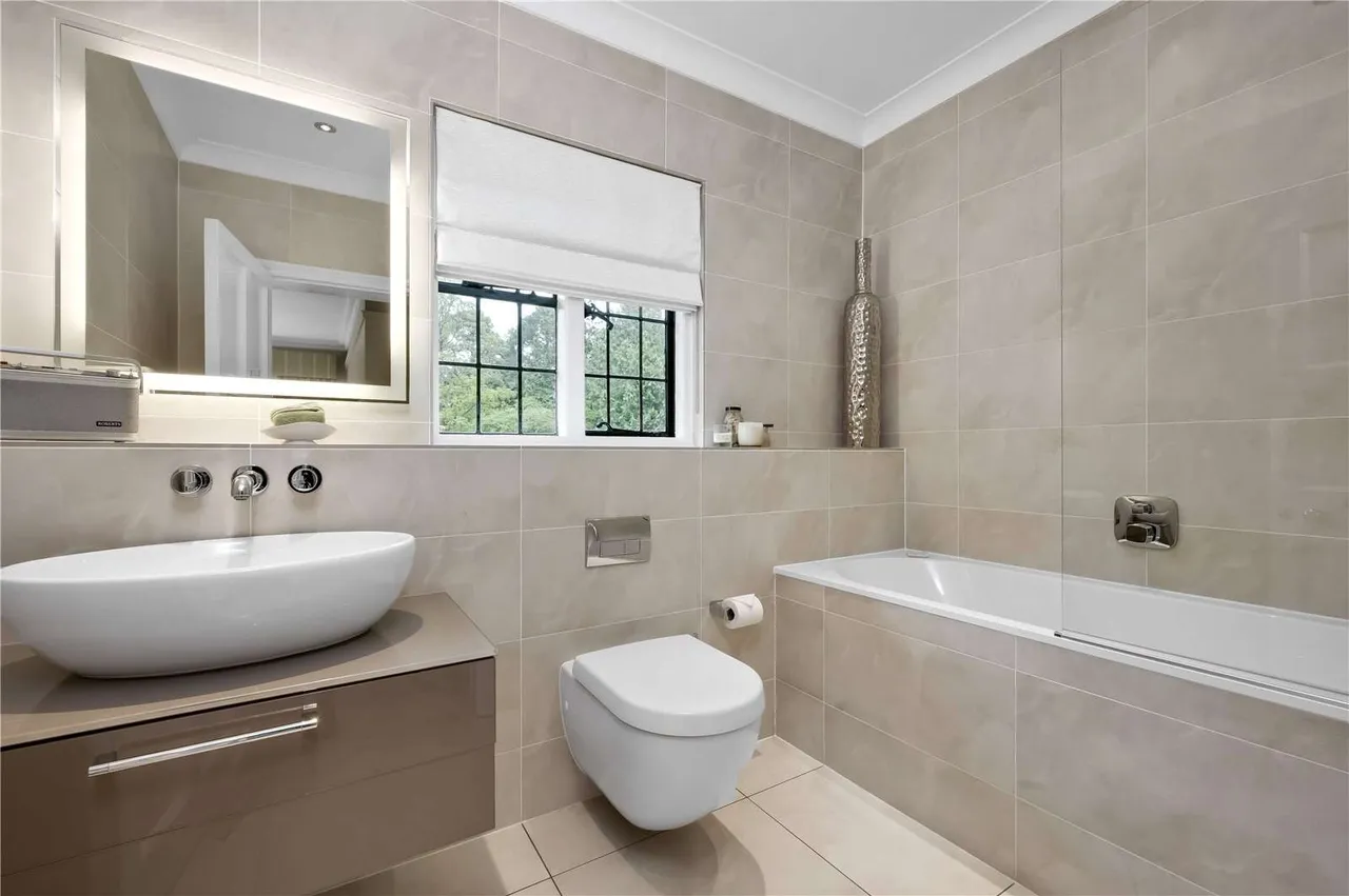 South Road, St George's Hill, Weybridge, Surrey, KT13 0NA, photo 12