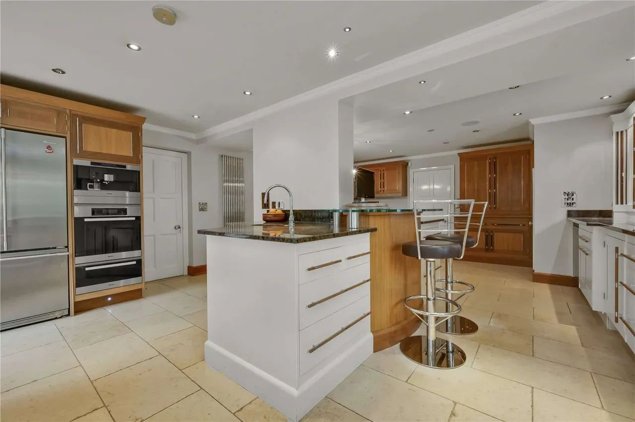 South Road, St George's Hill, Weybridge, Surrey, KT13 0NA, photo 7