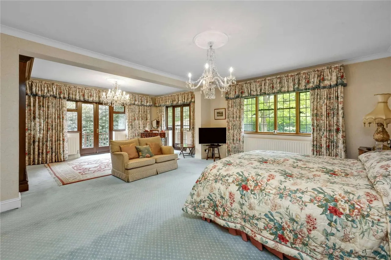 South Road, St George's Hill, Weybridge, Surrey, KT13 0NA, photo 10