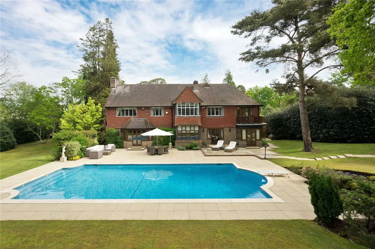 5 bed house for sale — South Road, St George's Hill, Weybridge, Surrey, KT13 0NA