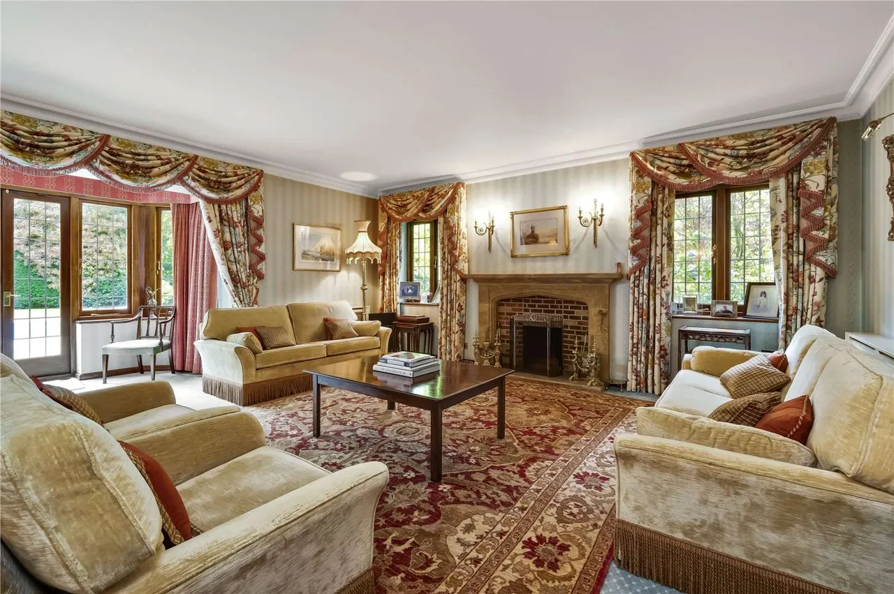 South Road, St George's Hill, Weybridge, Surrey, KT13 0NA, photo 4