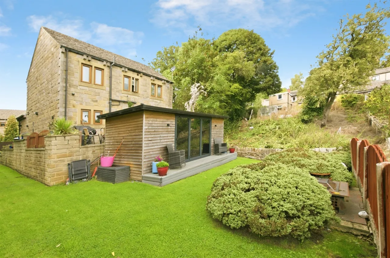 Riverside Court, Denby Dale, HD8, photo 5