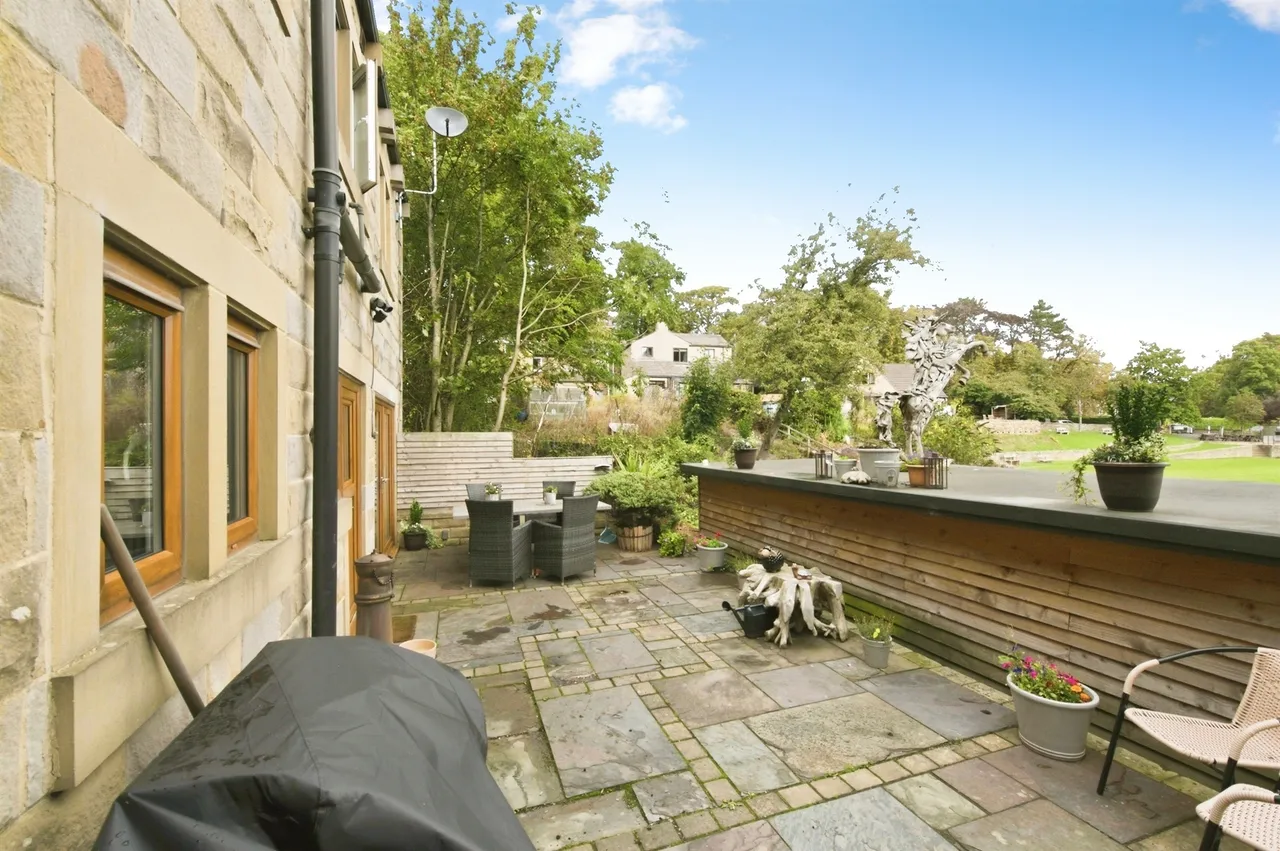 Riverside Court, Denby Dale, HD8, photo 9