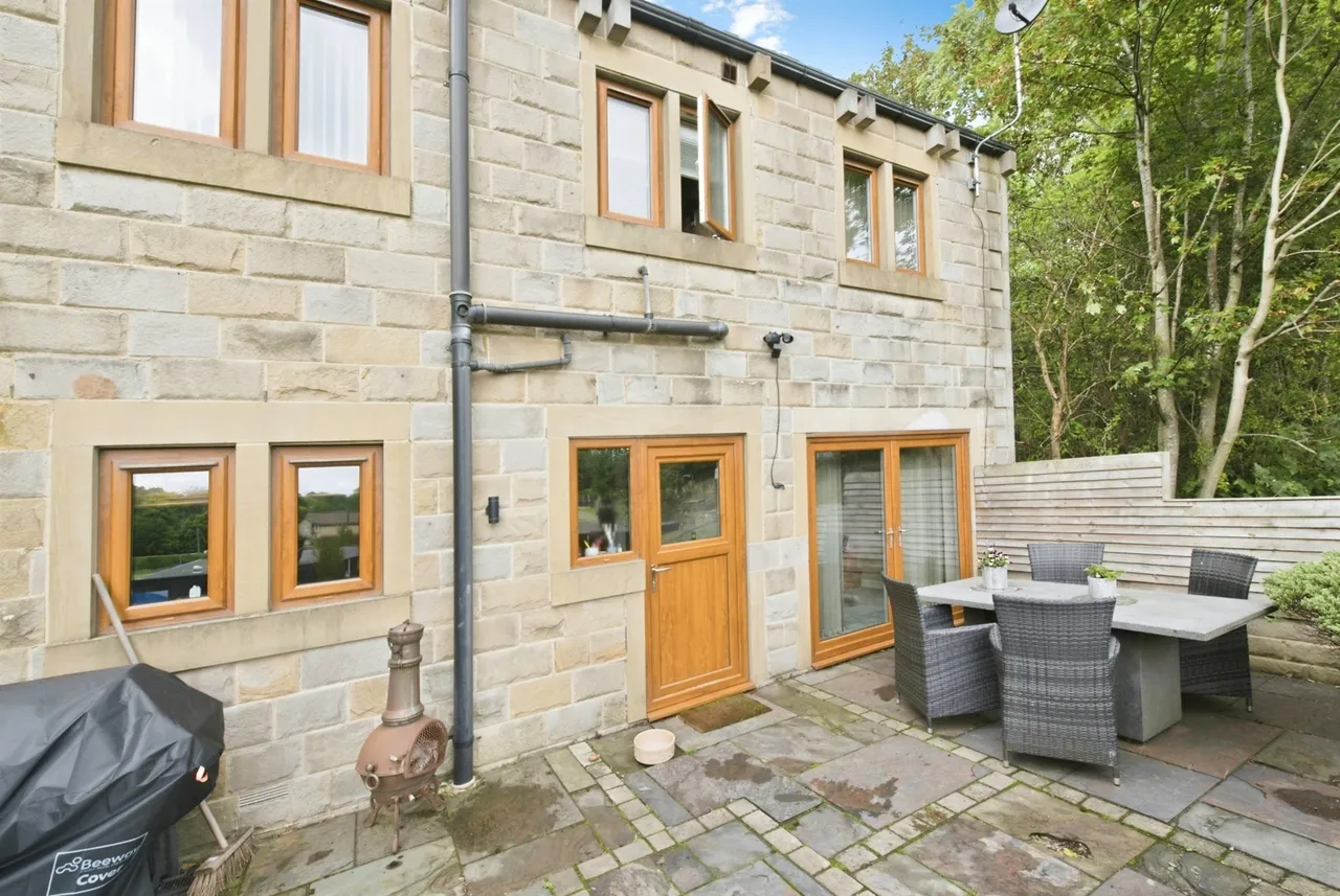 Riverside Court, Denby Dale, HD8, photo 10