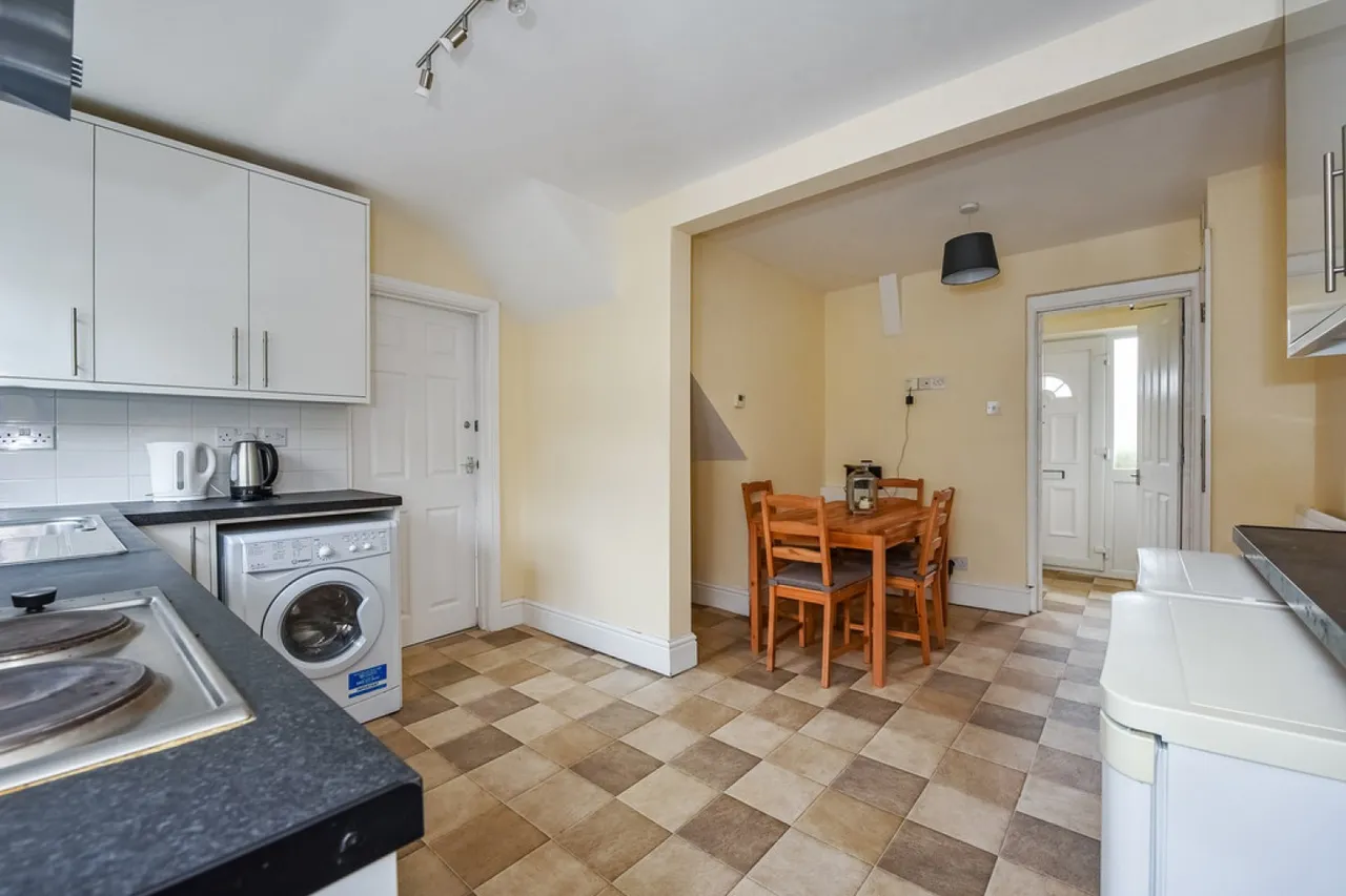 Winnall Manor Road, Winchester, photo 5