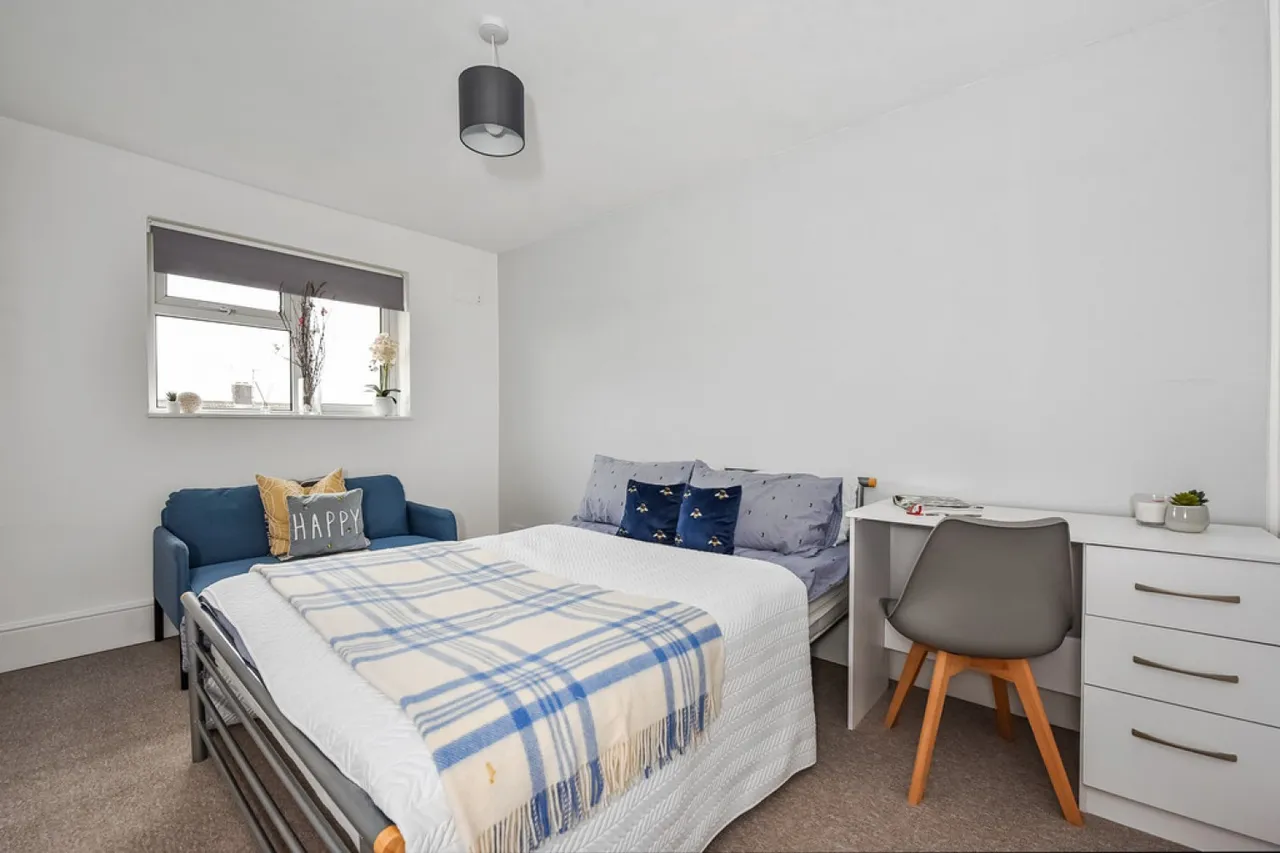 Winnall Manor Road, Winchester, photo 7