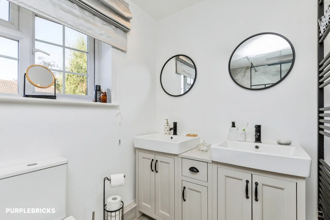 River Mead, Ifield, RH11, photo 12