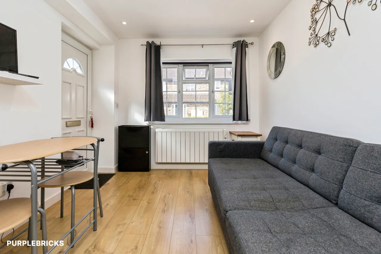 River Mead, Ifield, RH11, photo 19