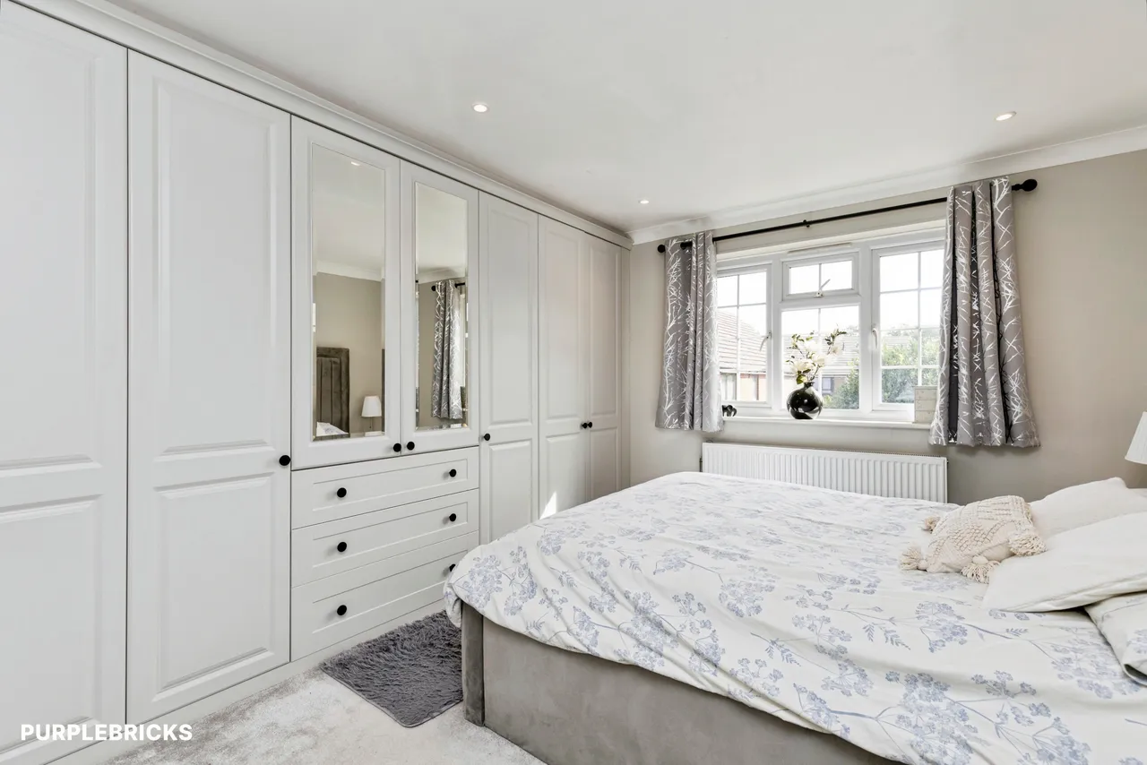 River Mead, Ifield, RH11, photo 8