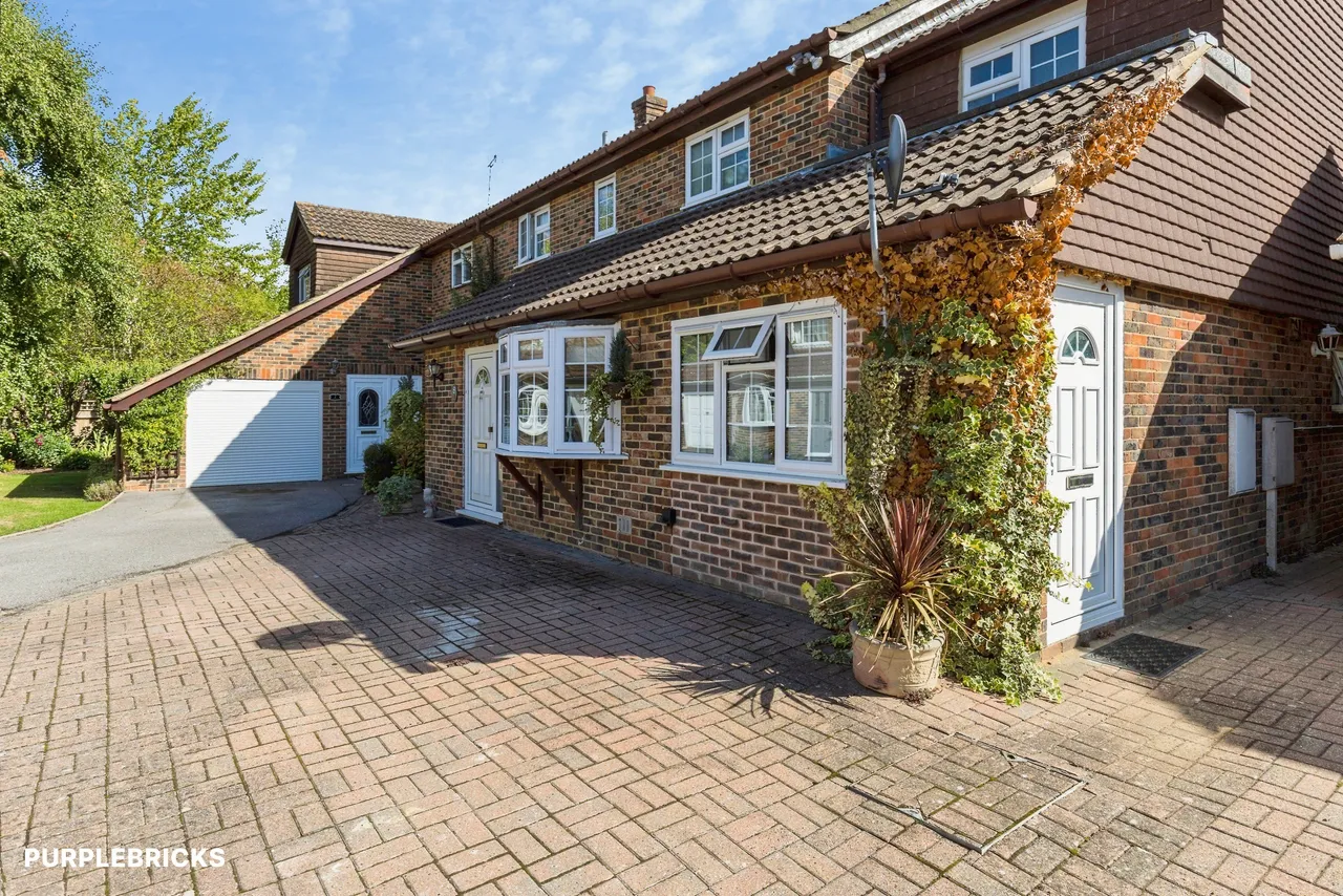 River Mead, Ifield, RH11, photo 2