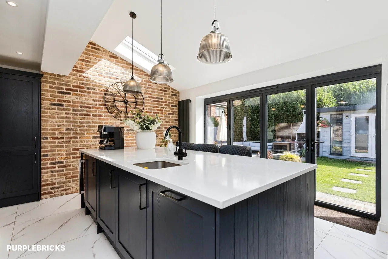 River Mead, Ifield, RH11, photo 4