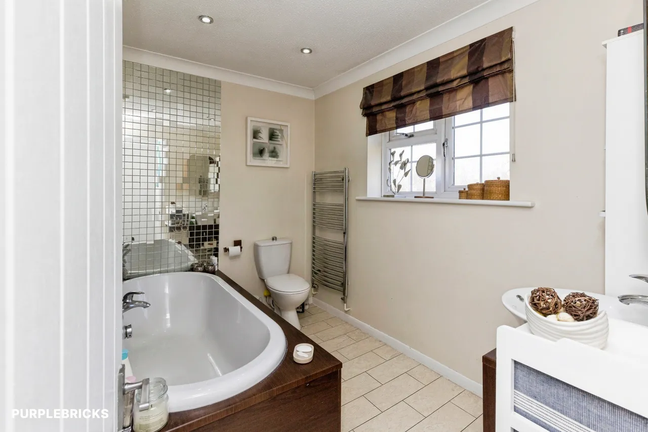 River Mead, Ifield, RH11, photo 18