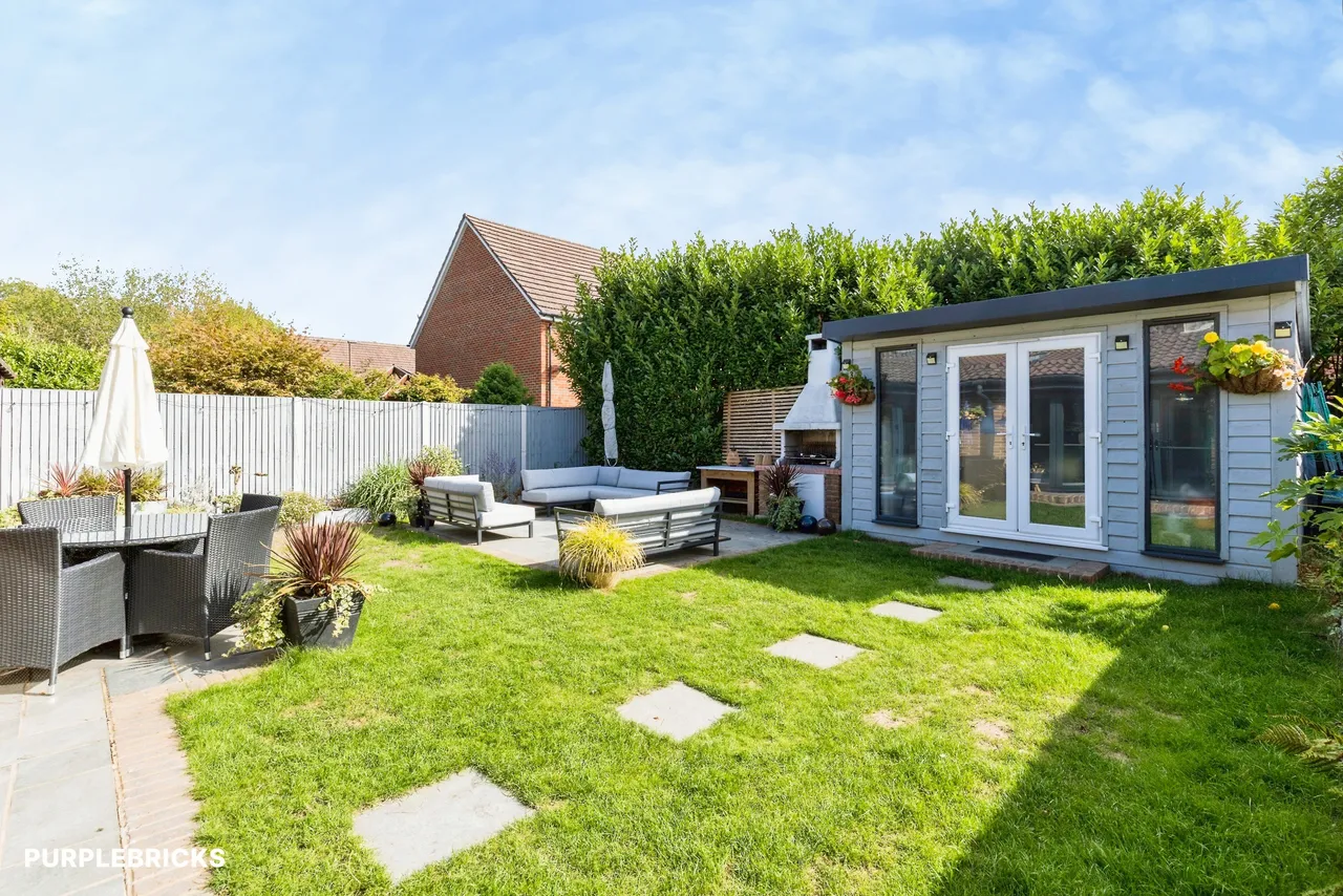 River Mead, Ifield, RH11, photo 23