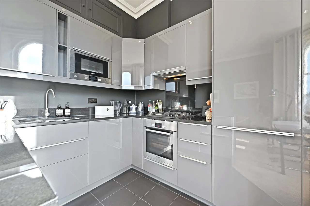 2 bed in london to rent — Ladbroke Grove, London, W11