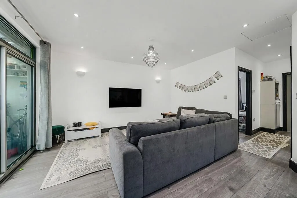 Purland Close, Dagenham, RM8 1AS, photo 5
