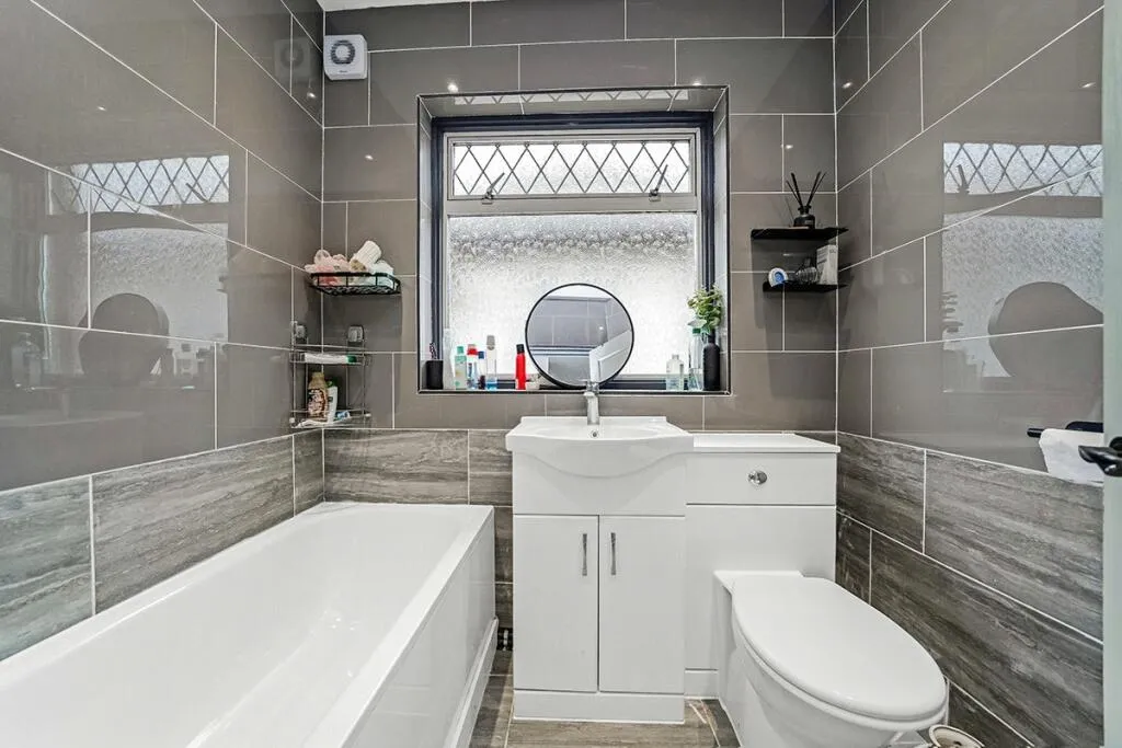 Purland Close, Dagenham, RM8 1AS, photo 9