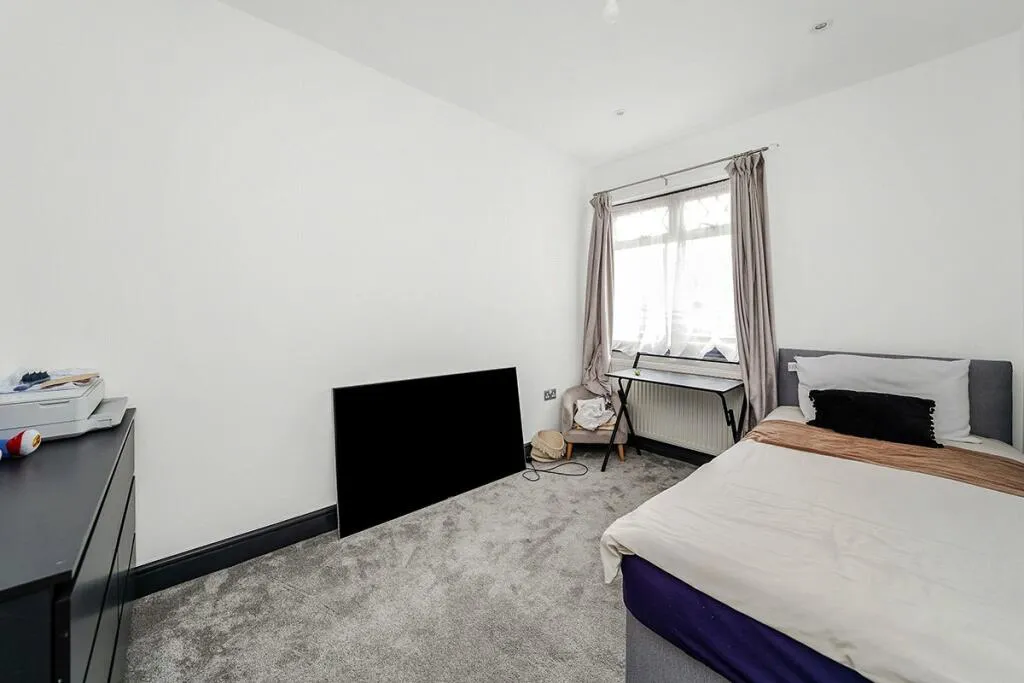 Purland Close, Dagenham, RM8 1AS, photo 8