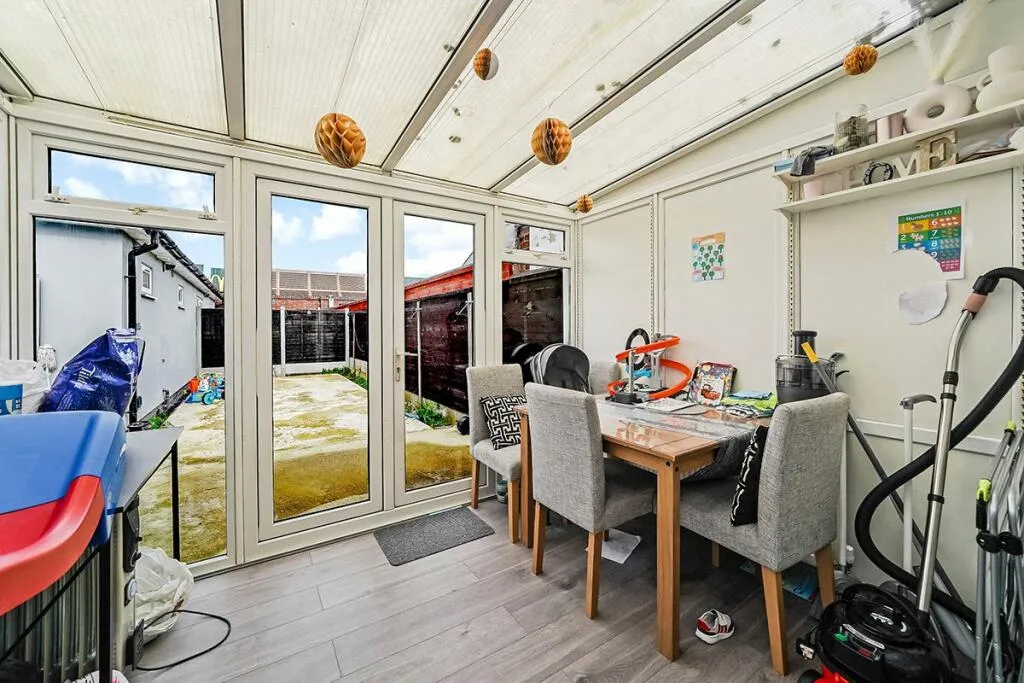Purland Close, Dagenham, RM8 1AS, photo 6