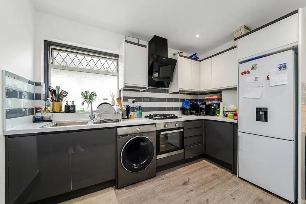 Purland Close, Dagenham, RM8 1AS, photo 4