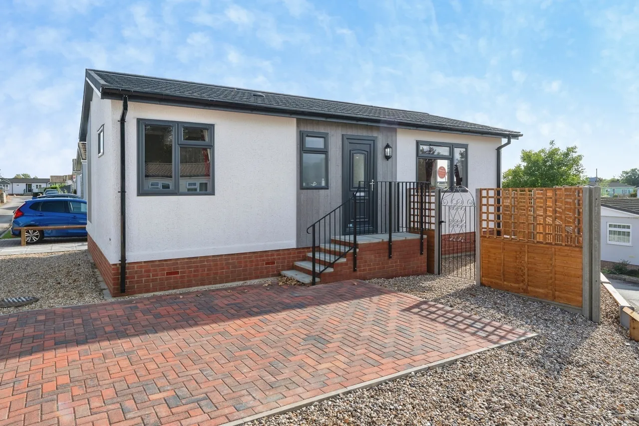 2 bed mobile home for sale — The Drove, Bedwell Park, Witchford, Ely, CB6