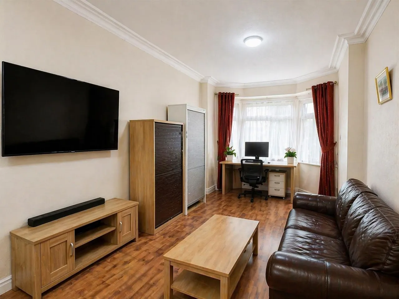 Terraced For SaleCromwell Road, Hounslow, TW3, photo 2