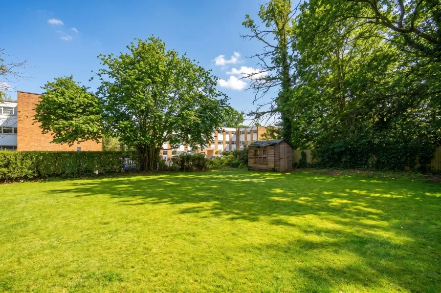 Claremont Avenue, Woking, GU22, photo 2