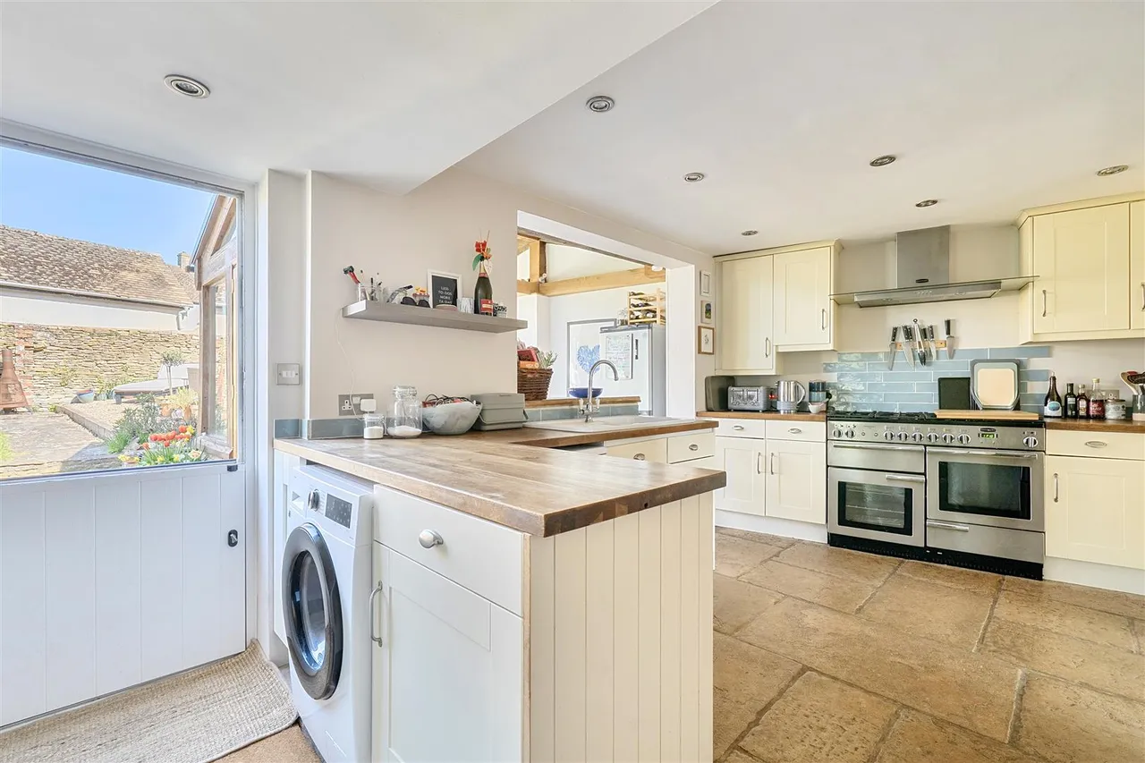 Grove lane, Kington St. Michael, SN14, photo 9